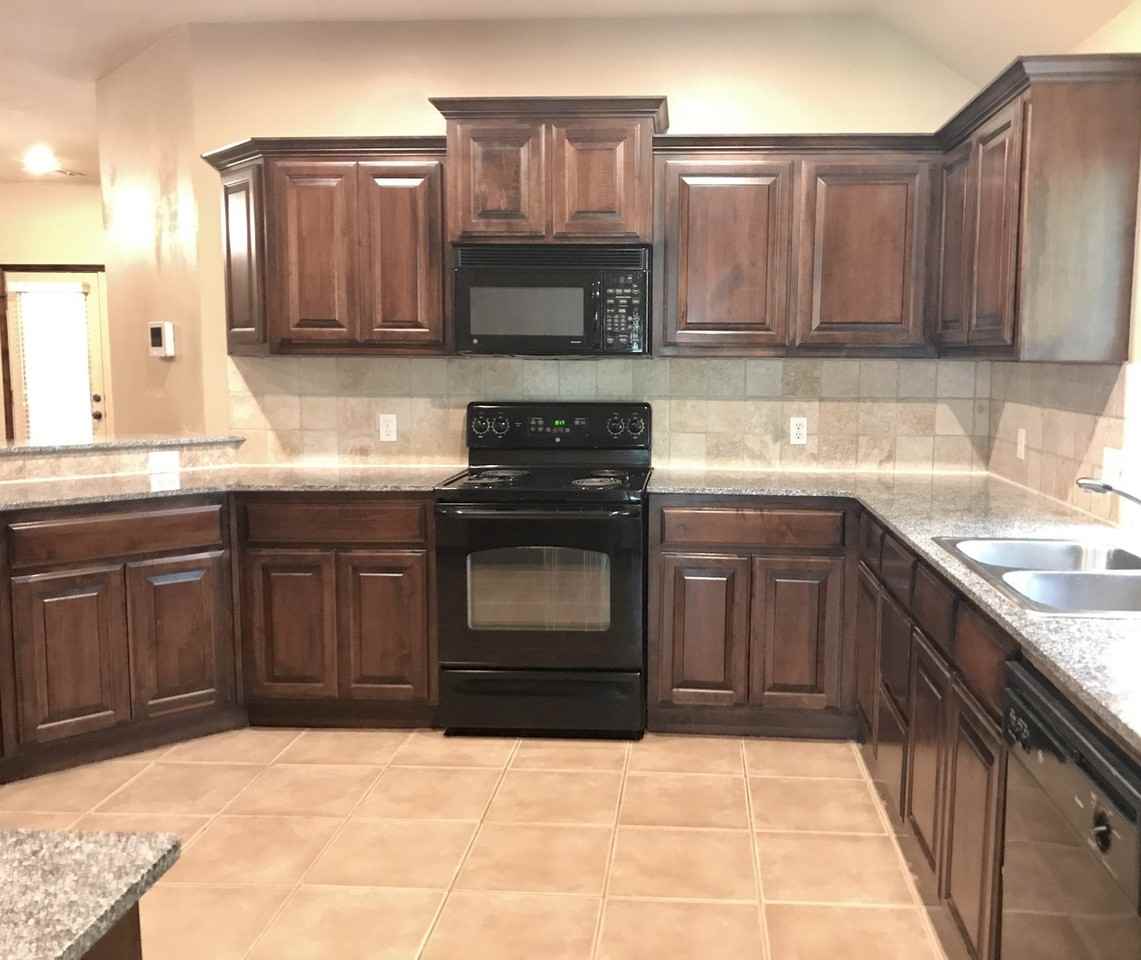 1060 Lost Oak Dr - Photo 3 of 14