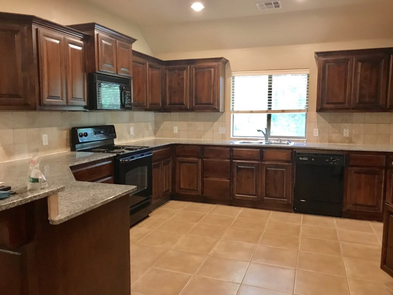 1060 Lost Oak Dr - Photo 4 of 14