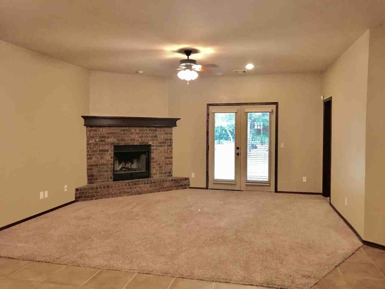 1060 Lost Oak Dr - Photo 5 of 14