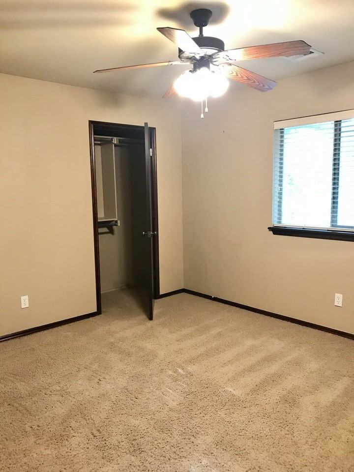 1060 Lost Oak Dr - Photo 6 of 14
