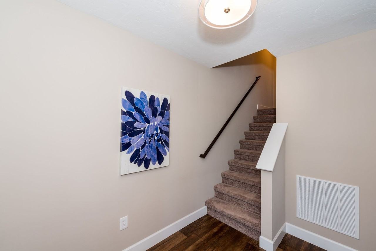 124 Katelyn Dr - Photo 3 of 9