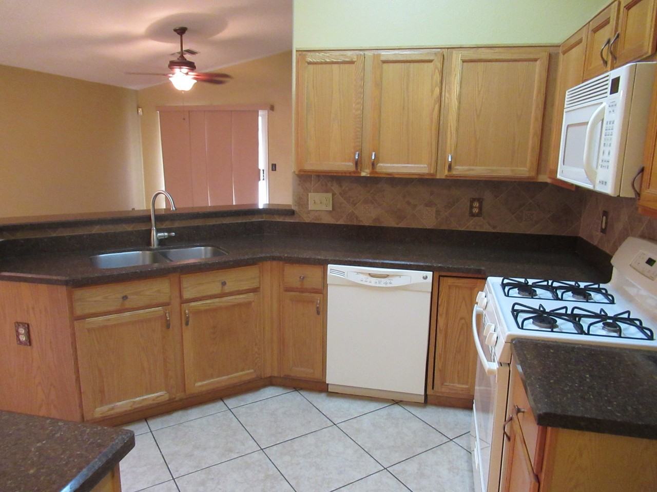 1190 N Falcon Ridge Dr - Photo 2 of 15