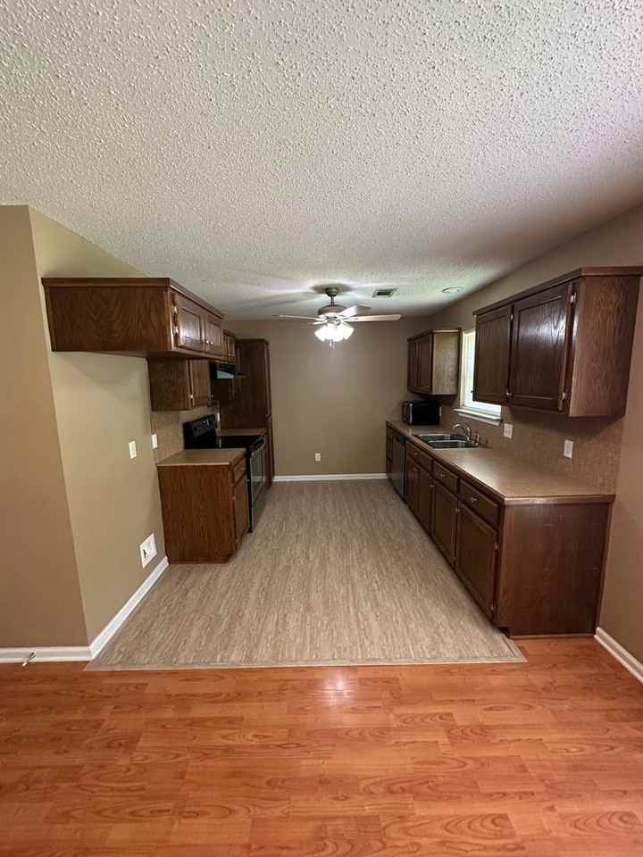 250 Hunters Run Dr - Photo 2 of 11