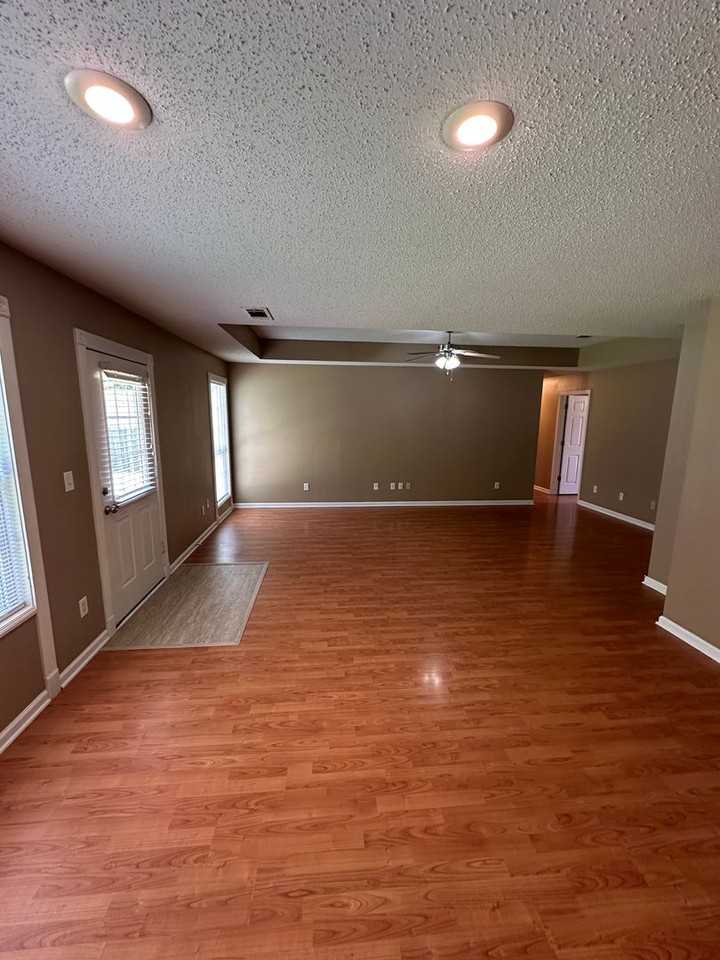 250 Hunters Run Dr - Photo 3 of 11