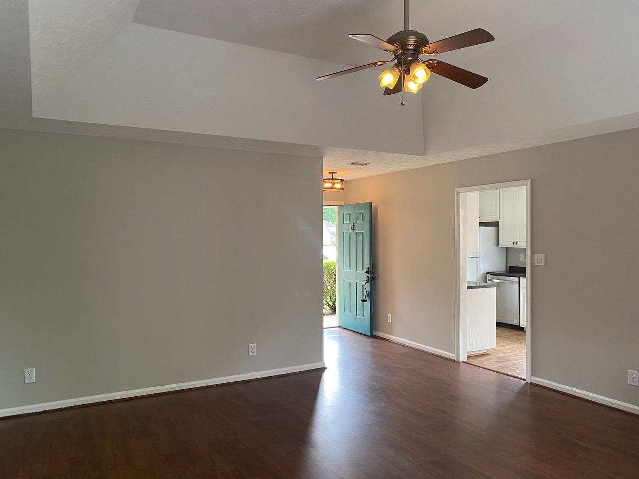 7301 Brampton Ln - Photo 5 of 37