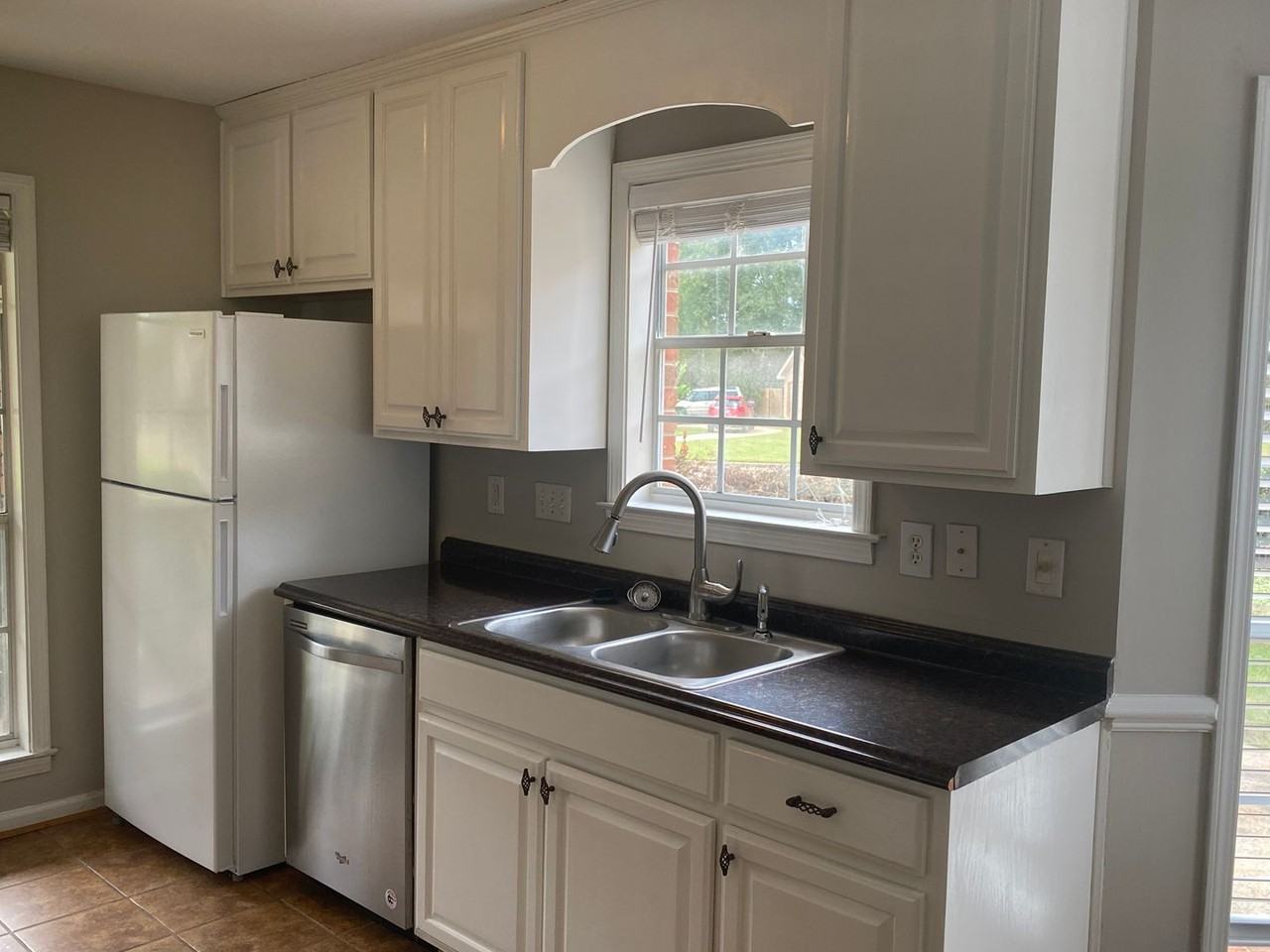 7301 Brampton Ln - Photo 6 of 37