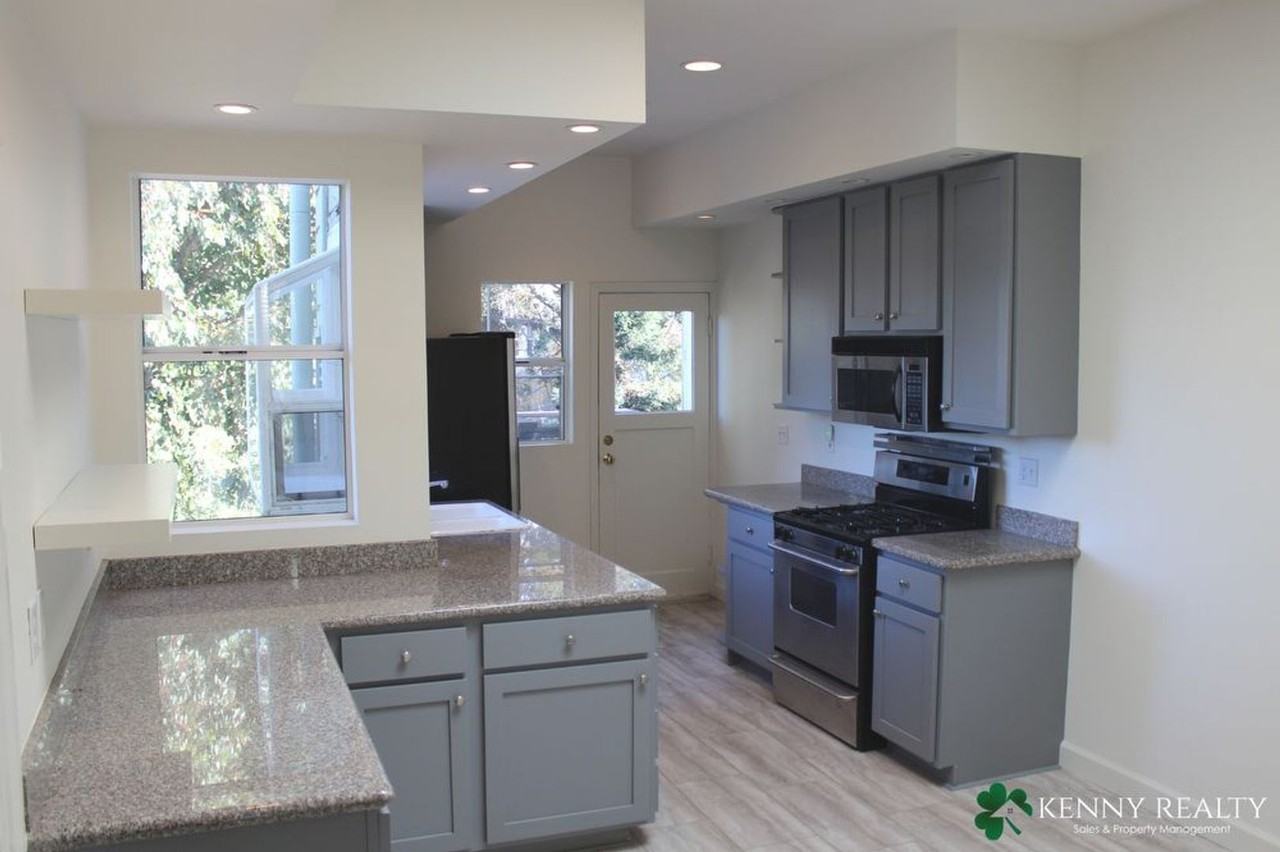 635A Castro St - Photo 3 of 21