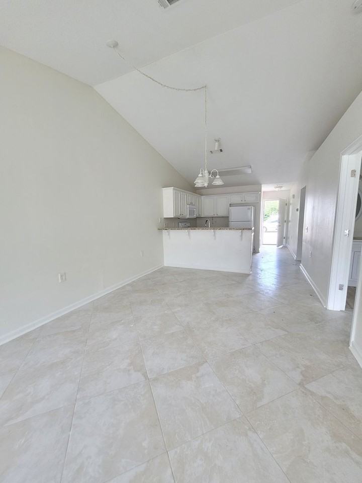 9623 Cobblebrook Dr - Photo 4 of 17