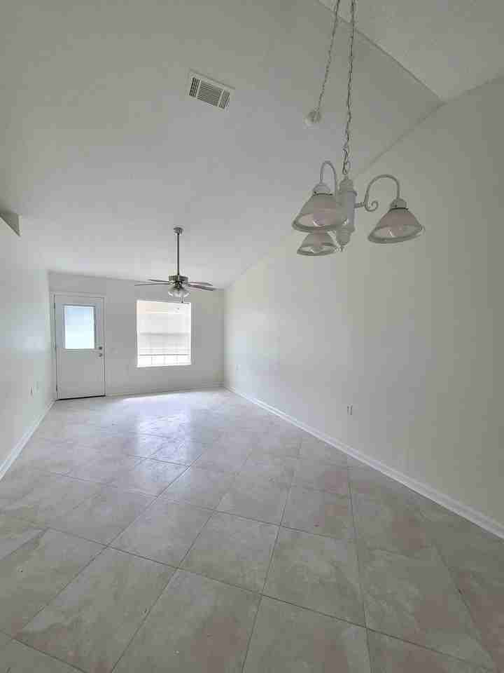 9623 Cobblebrook Dr - Photo 5 of 17