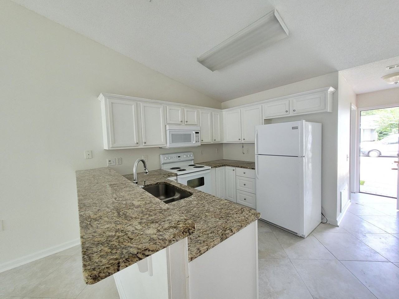 9623 Cobblebrook Dr - Photo 7 of 17