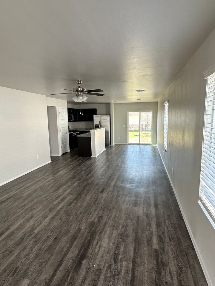 10341 Nw 19th St - Photo 5 of 18