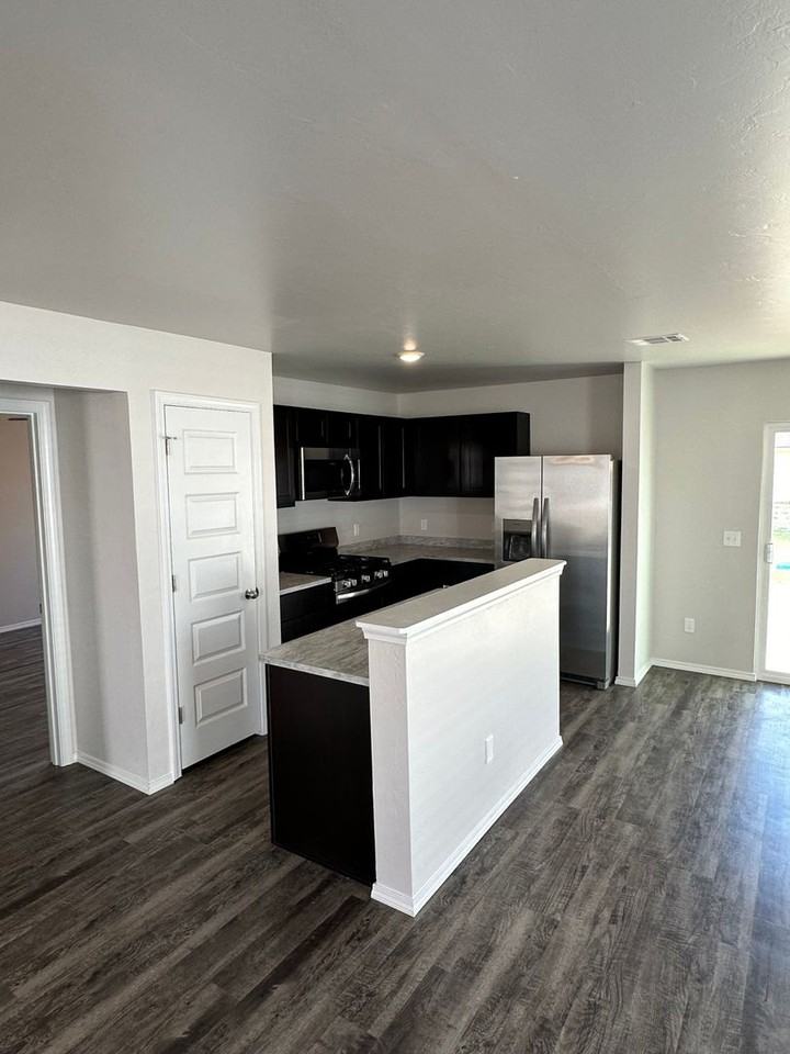 10341 Nw 19th St - Photo 6 of 18