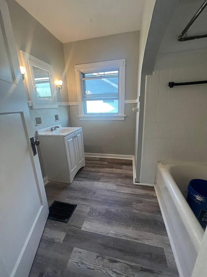 1045 Philadelphia Dr - Photo 2 of 13