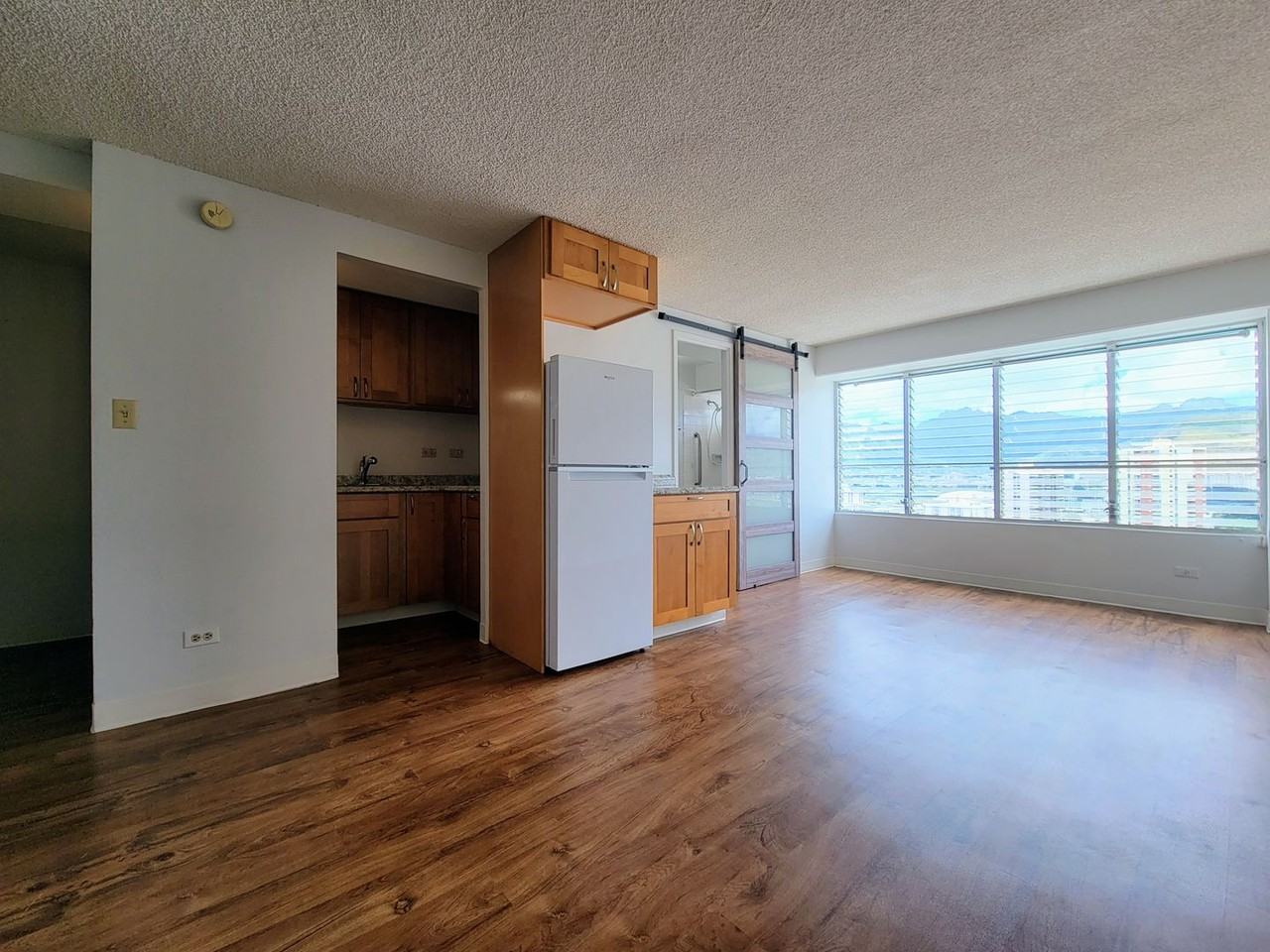2525 Date St #2404 - Photo 3 of 10