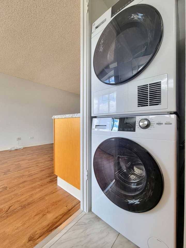 2525 Date St #2404 - Photo 7 of 10
