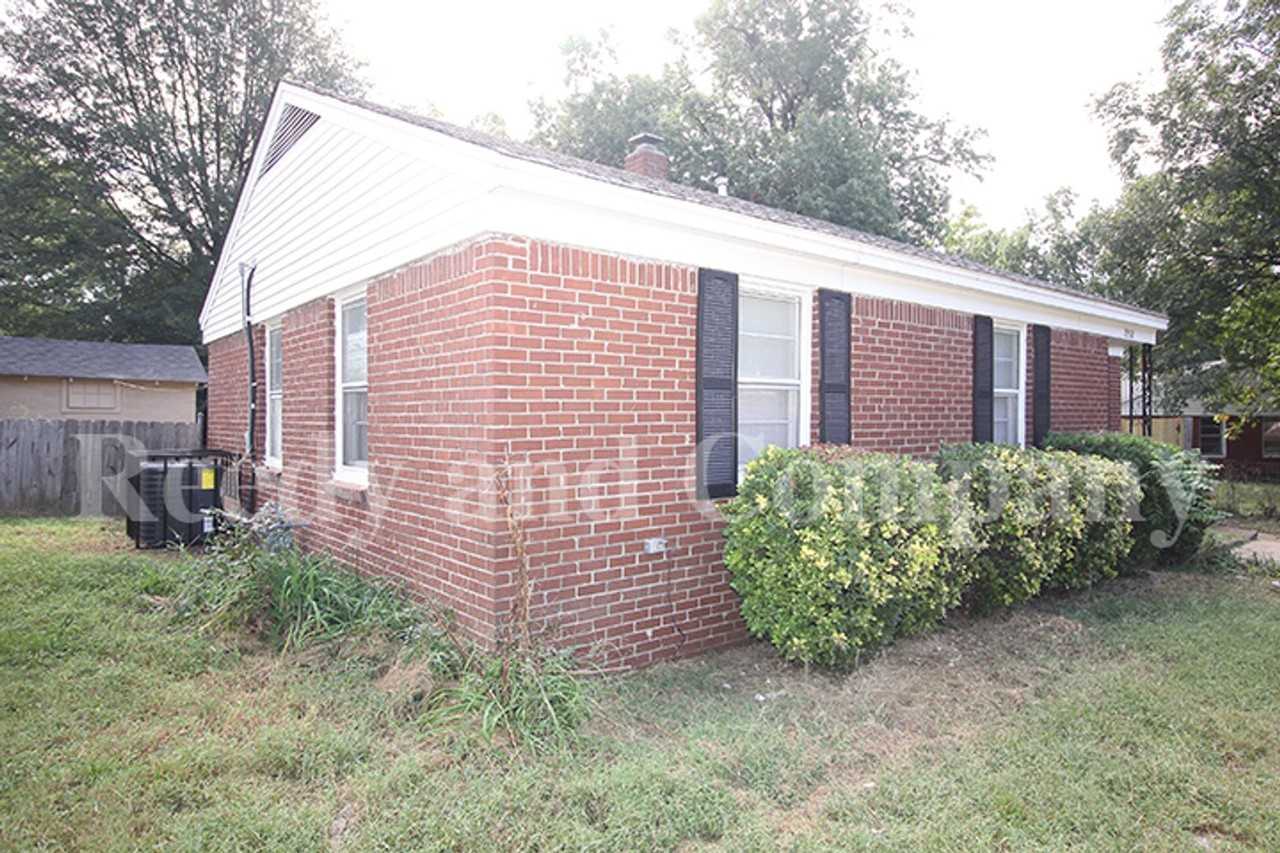 2352 Imogene St - Photo 2 of 4