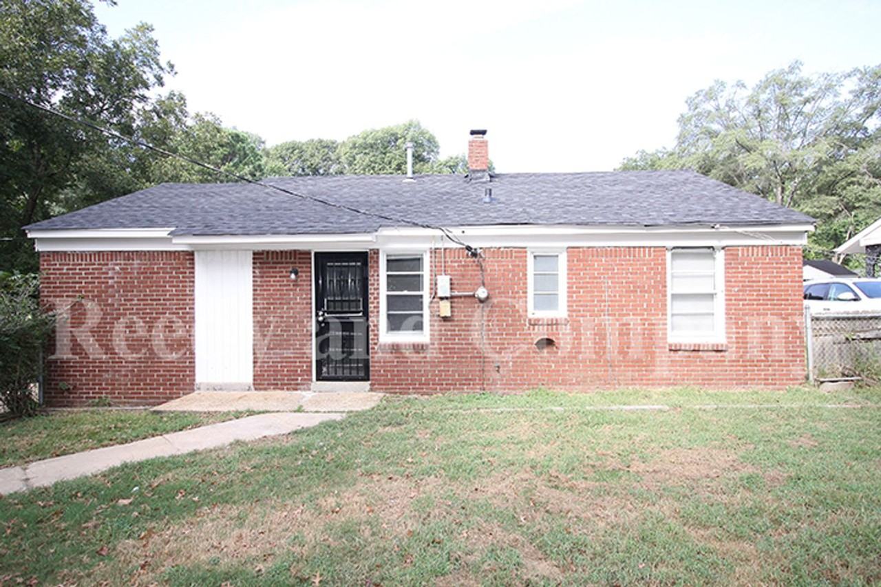 2352 Imogene St - Photo 3 of 4