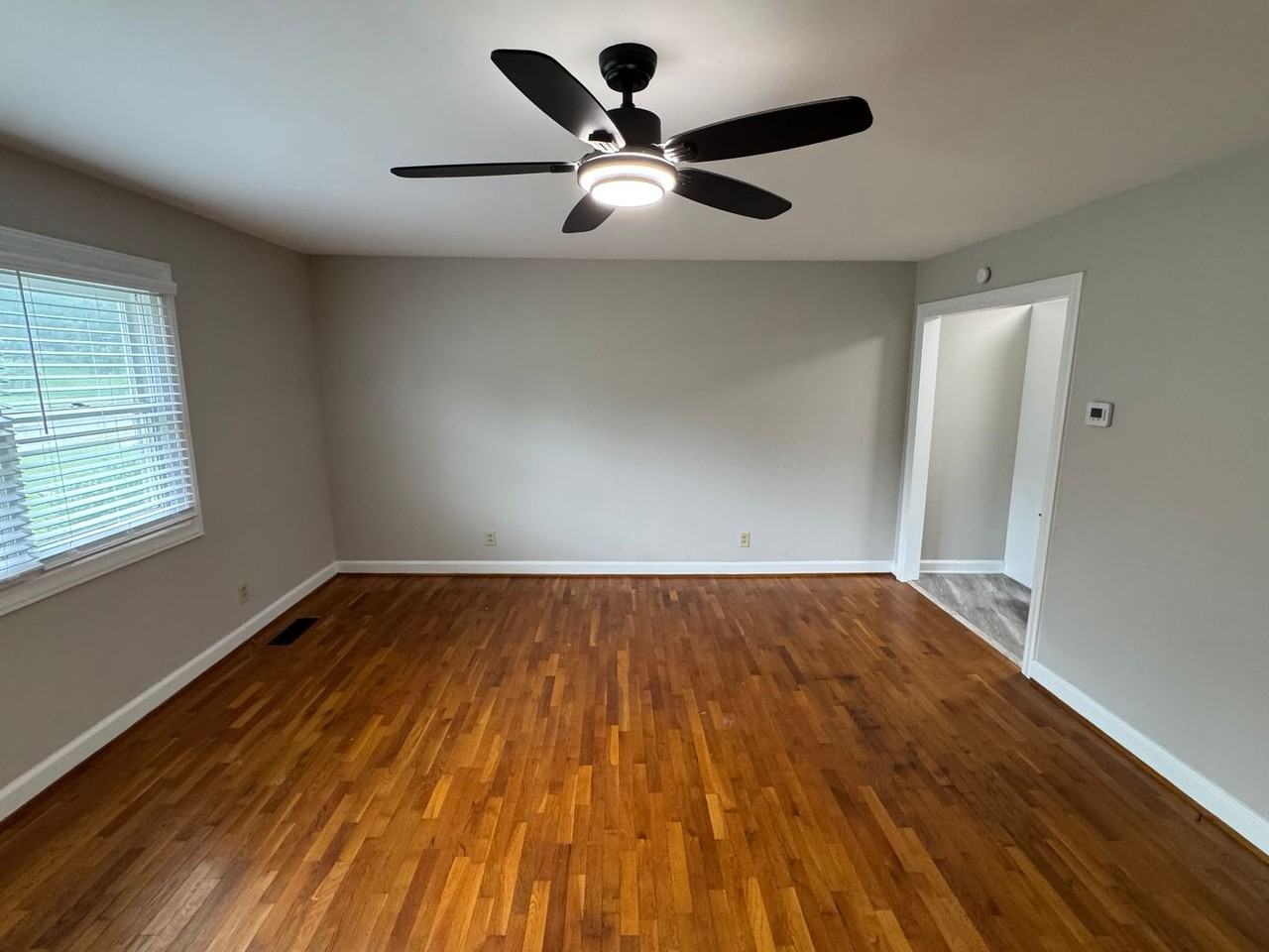 2112 N Stewart Ave - Photo 5 of 9