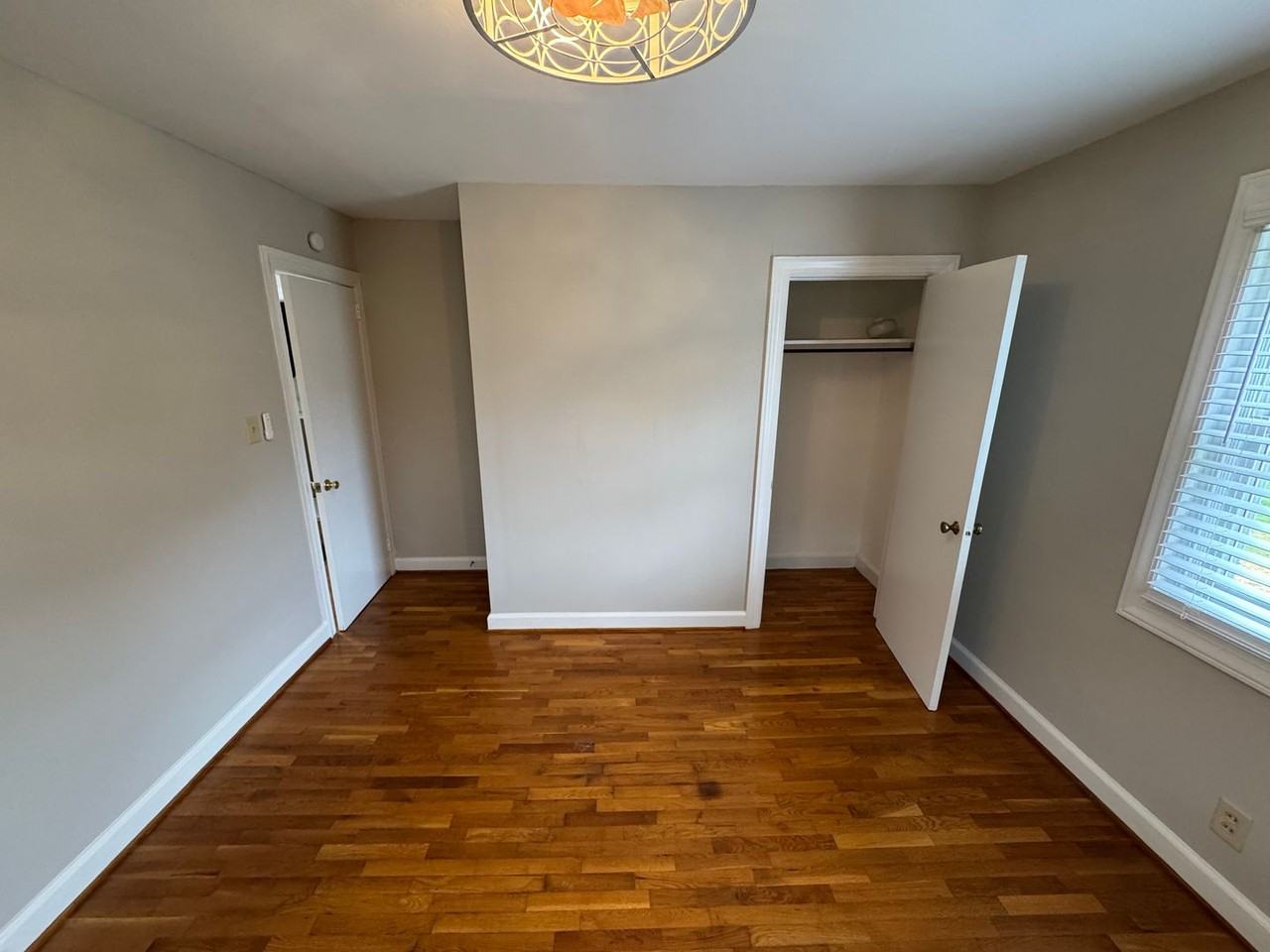 2112 N Stewart Ave - Photo 6 of 9