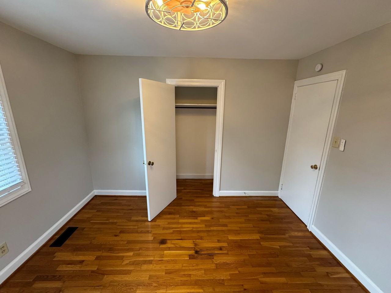 2112 N Stewart Ave - Photo 7 of 9