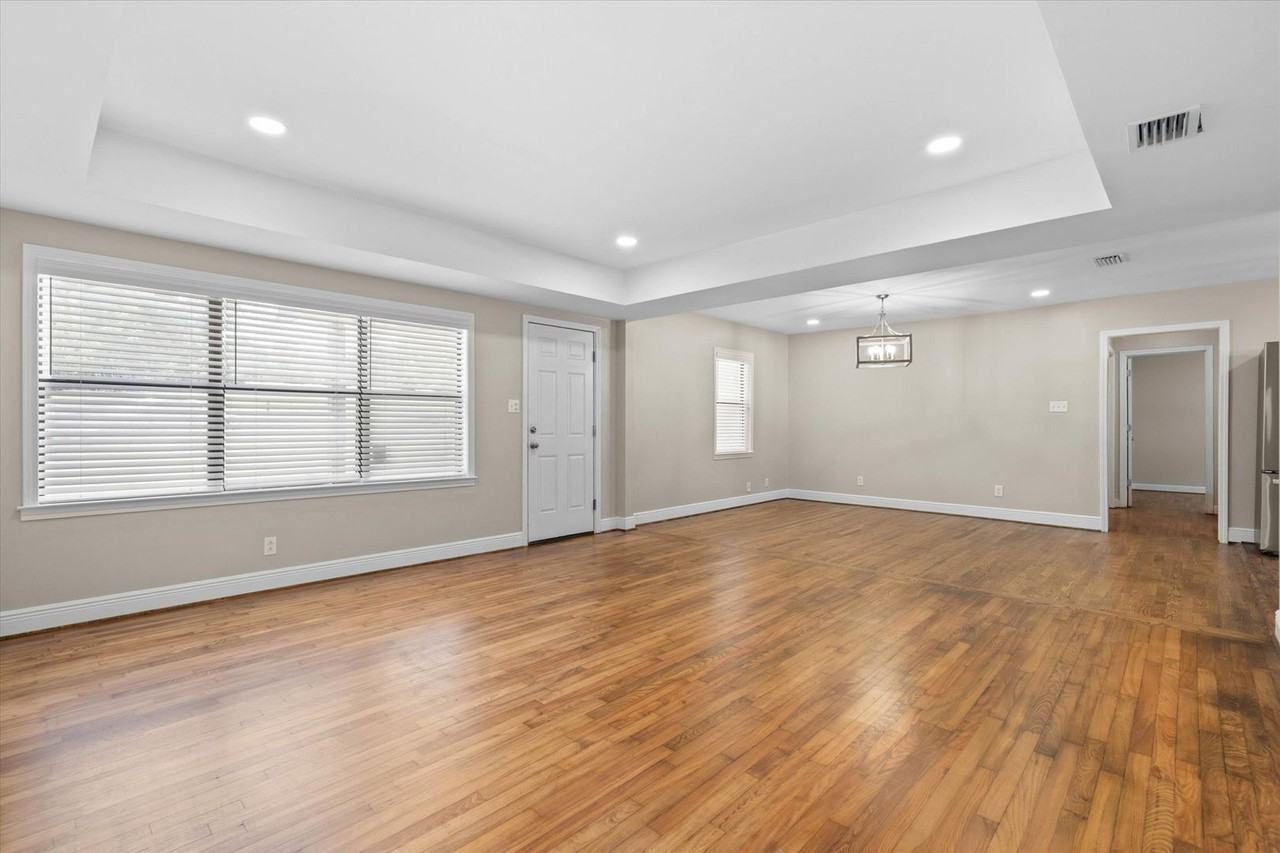 2609 Longleaf Dr - Photo 2 of 20