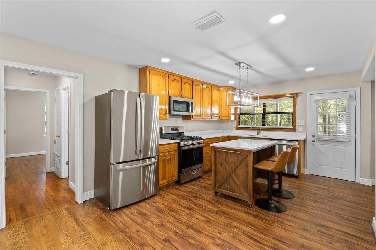 2609 Longleaf Dr - Photo 4 of 20
