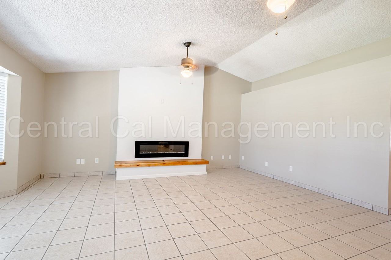 520 Windcove Pl - Photo 3 of 23