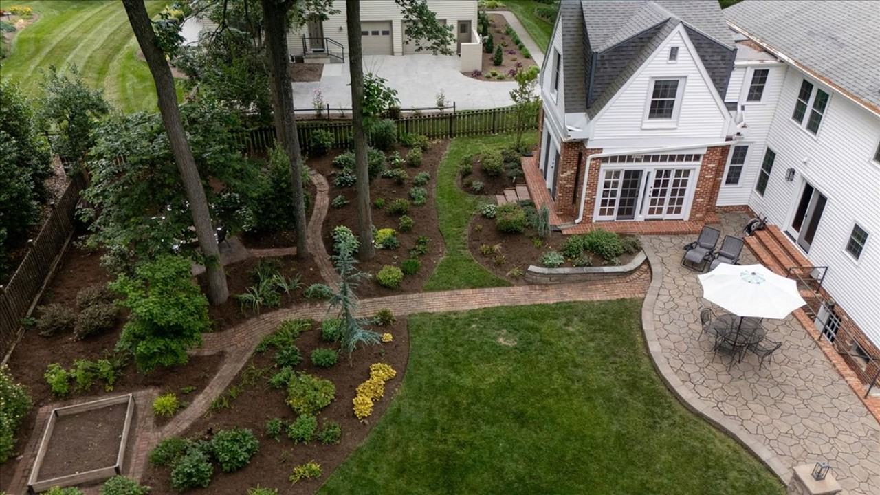 4003 Tall Oaks Dr - Photo 4 of 45