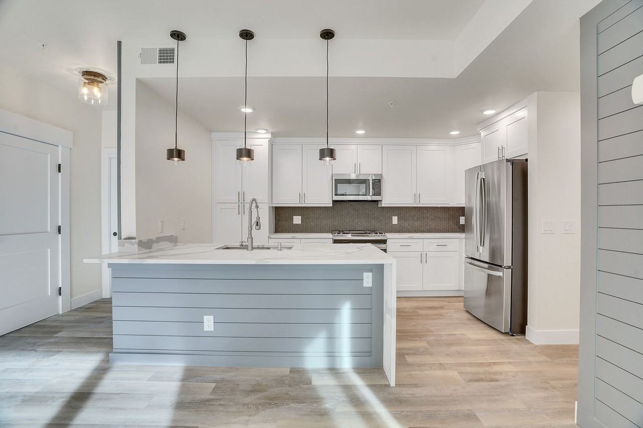 1308 Snowberry Ln - Photo 5 of 50