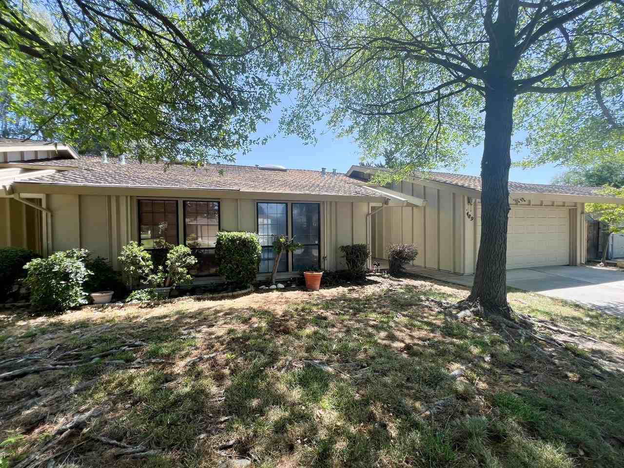 7489 Maple Tree Way - Photo 2 of 37