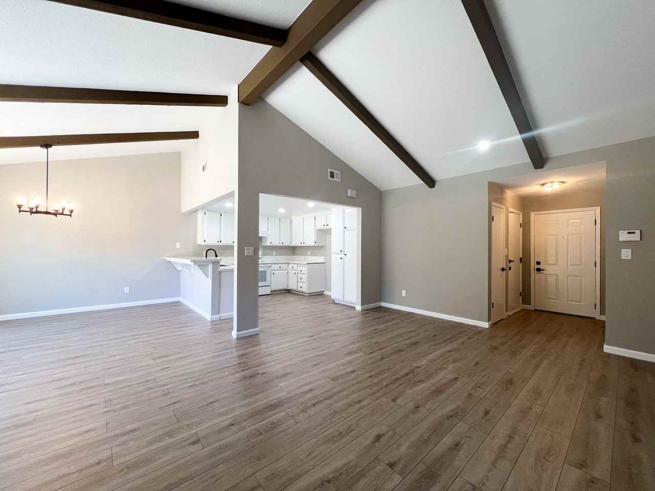 7489 Maple Tree Way - Photo 7 of 37