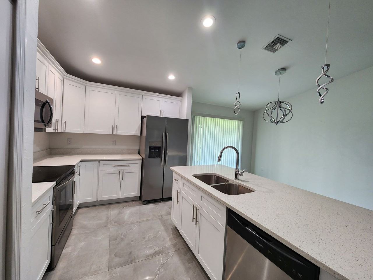 4020 36th St Sw - Photo 3 of 11