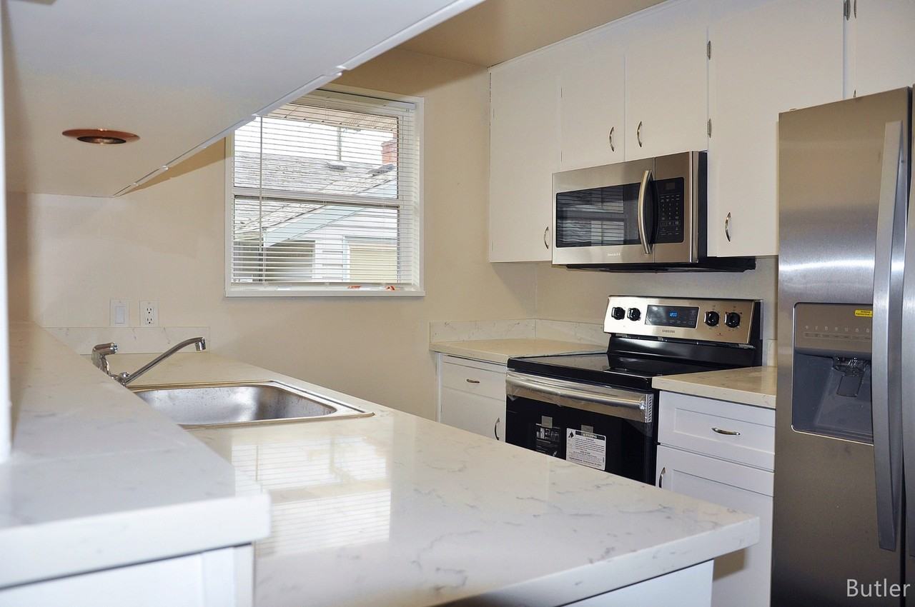 7506 26th Ave Ne - Photo 5 of 24
