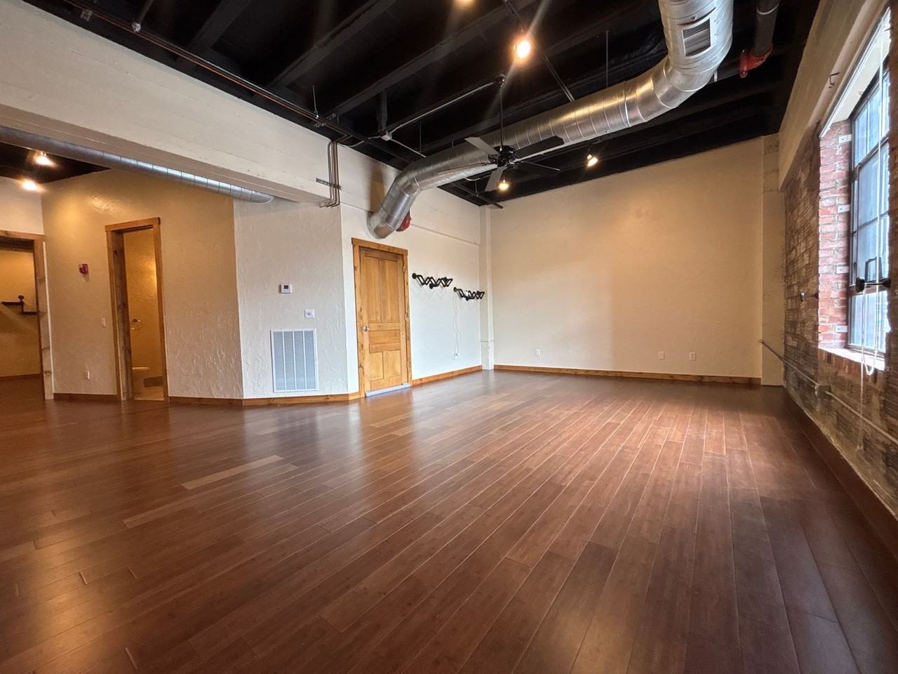 213 W Olive St #105 - Photo 5 of 9