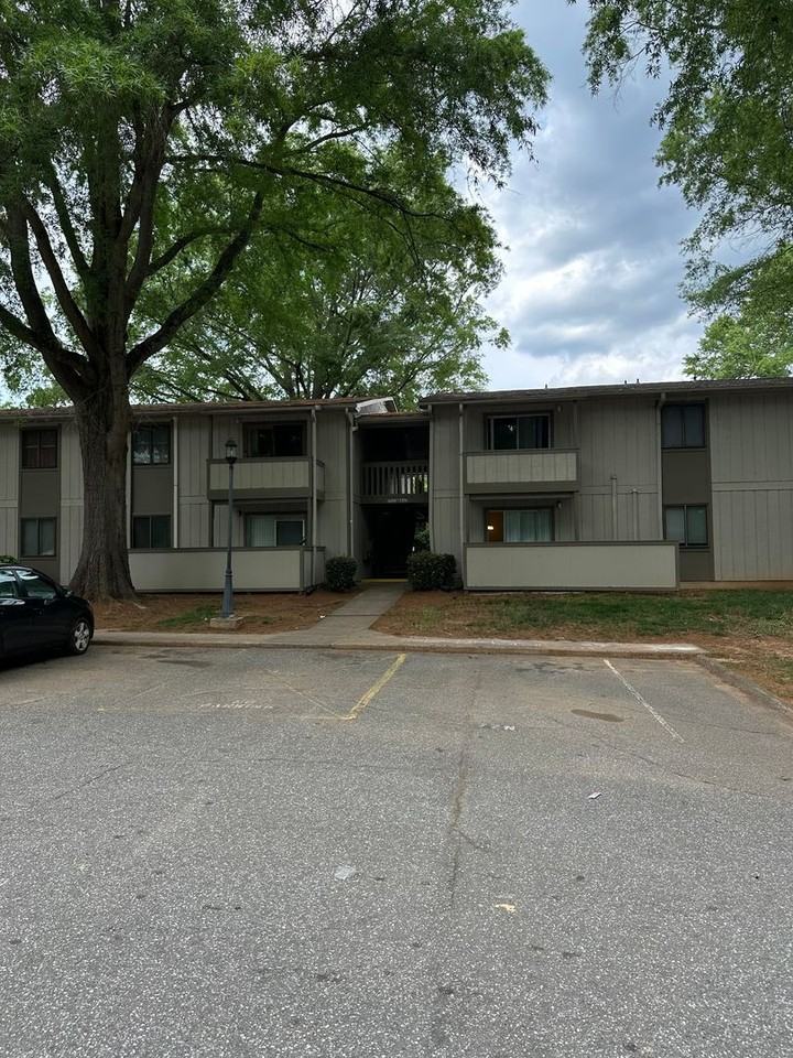 2240 2240 53N Sunderland Road - Photo 2 of 16