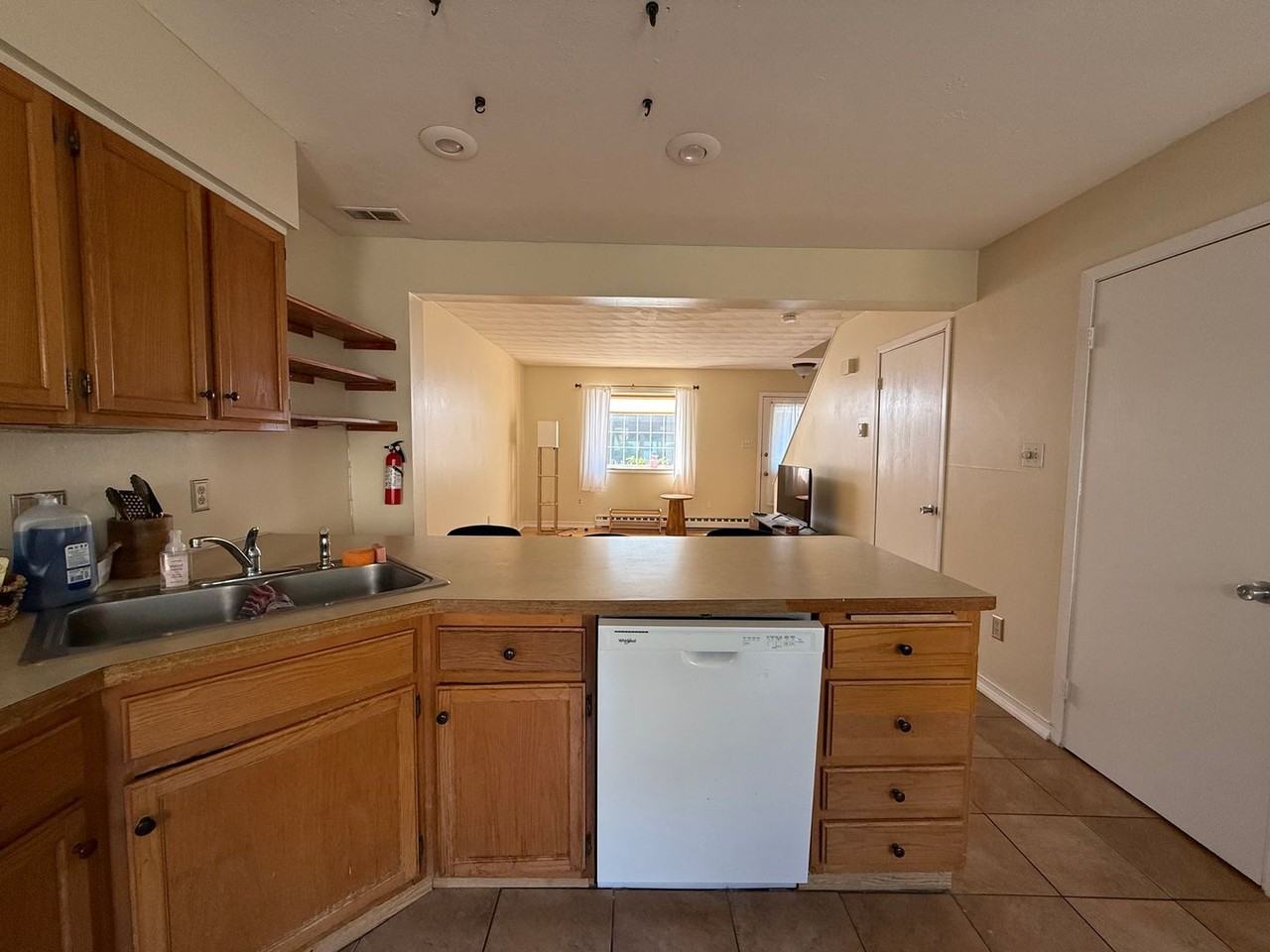 2069 Mary Ellen Ln - Photo 3 of 12