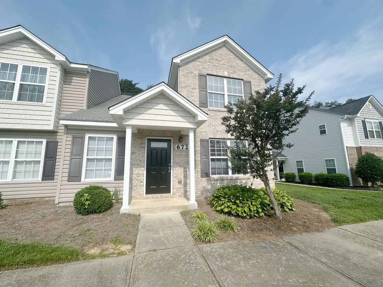 672 Cairn Cir - Photo 2 of 30