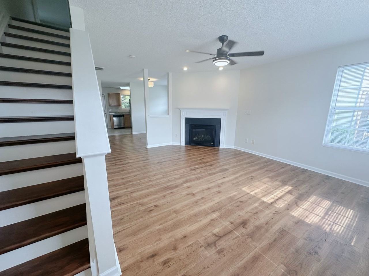 672 Cairn Cir - Photo 3 of 30