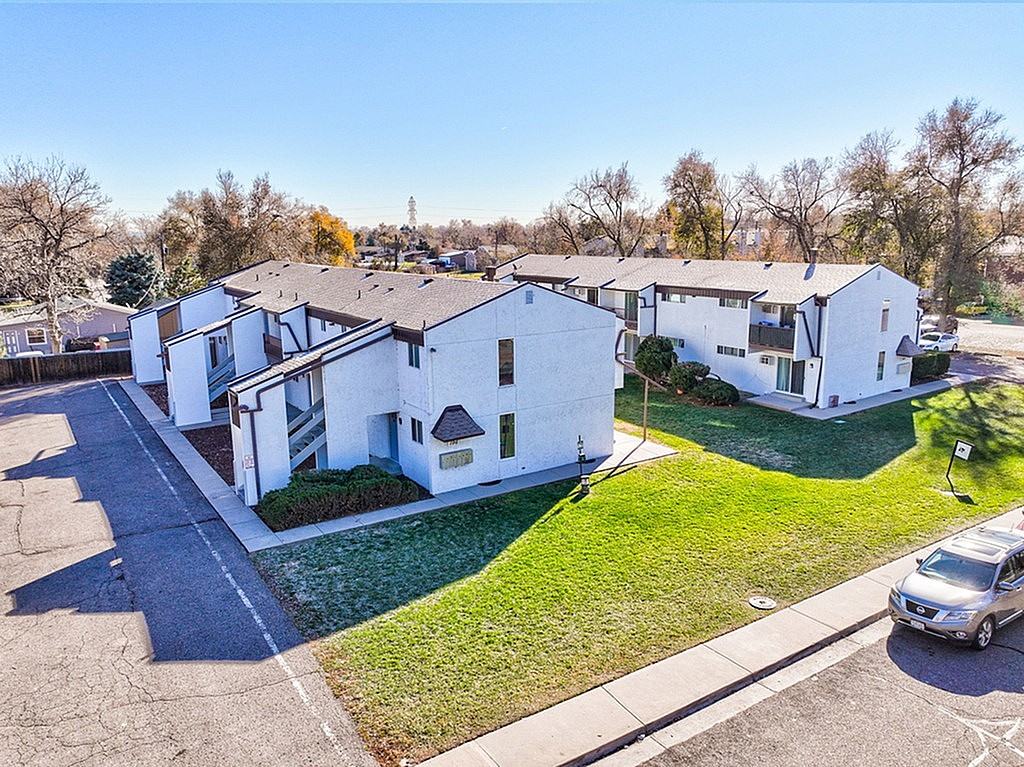 Elk Mountain Apartments - Photo 5 of 39