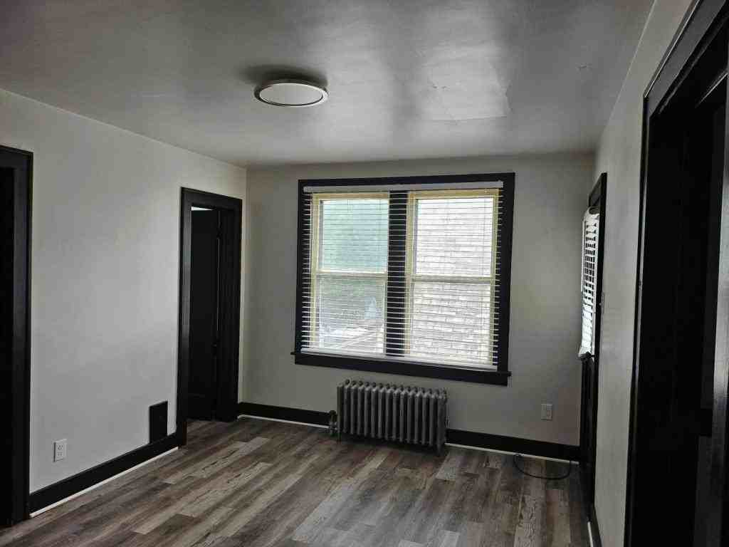 949 Maple Ave - Photo 2 of 8