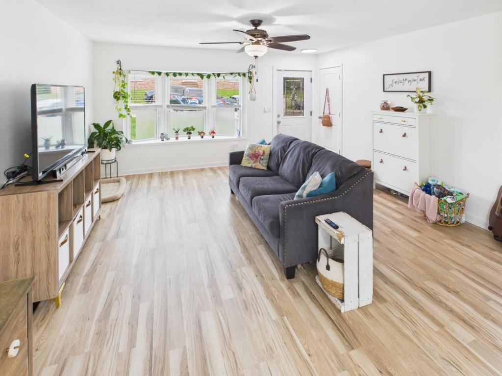 904 Summit Rd - Photo 3 of 19