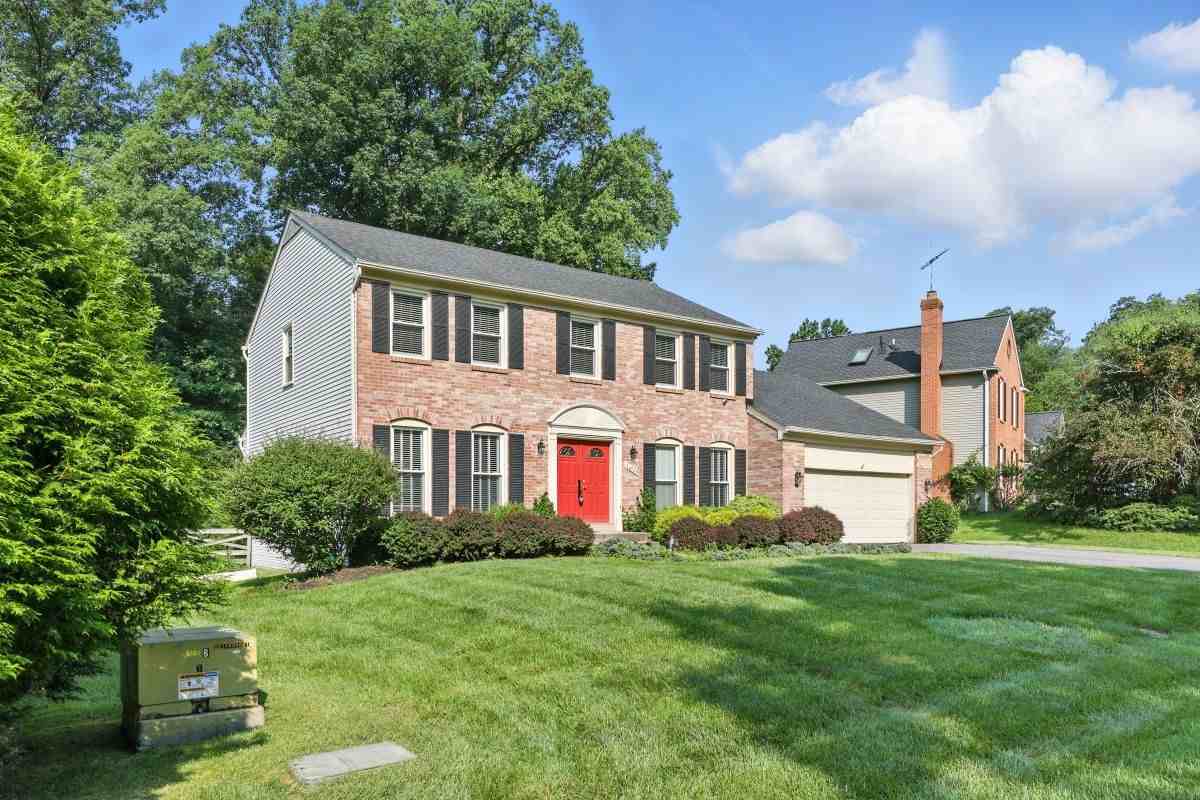 14720 Peachwood Dr - Photo 2 of 45