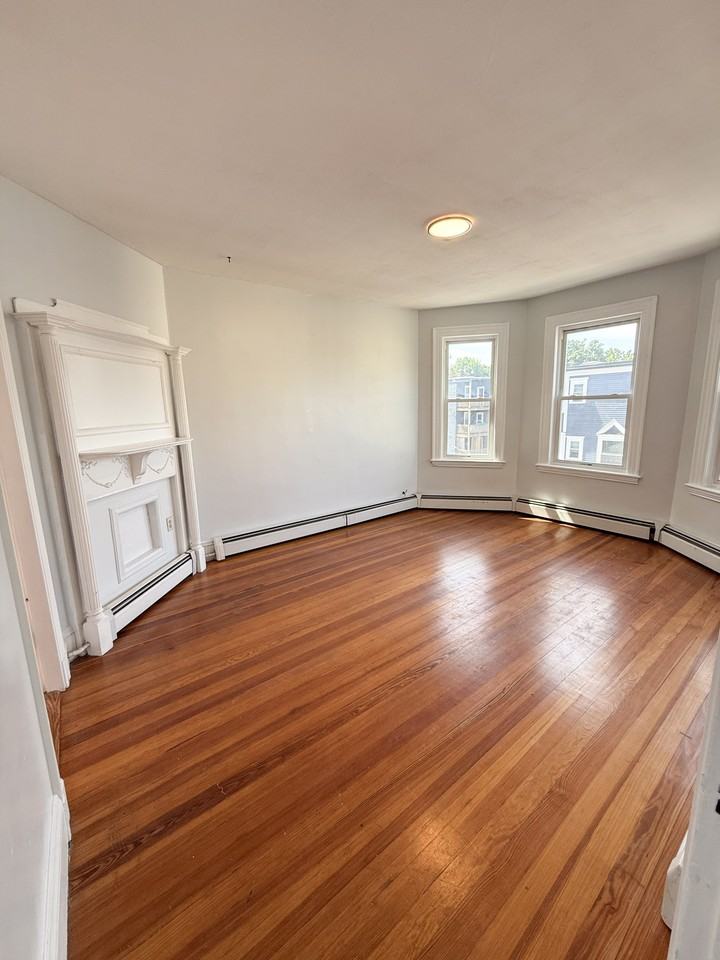 11 Spalding St #3 - Photo 4 of 14