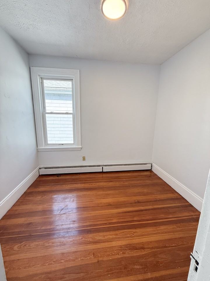 11 Spalding St #3 - Photo 4 of 14