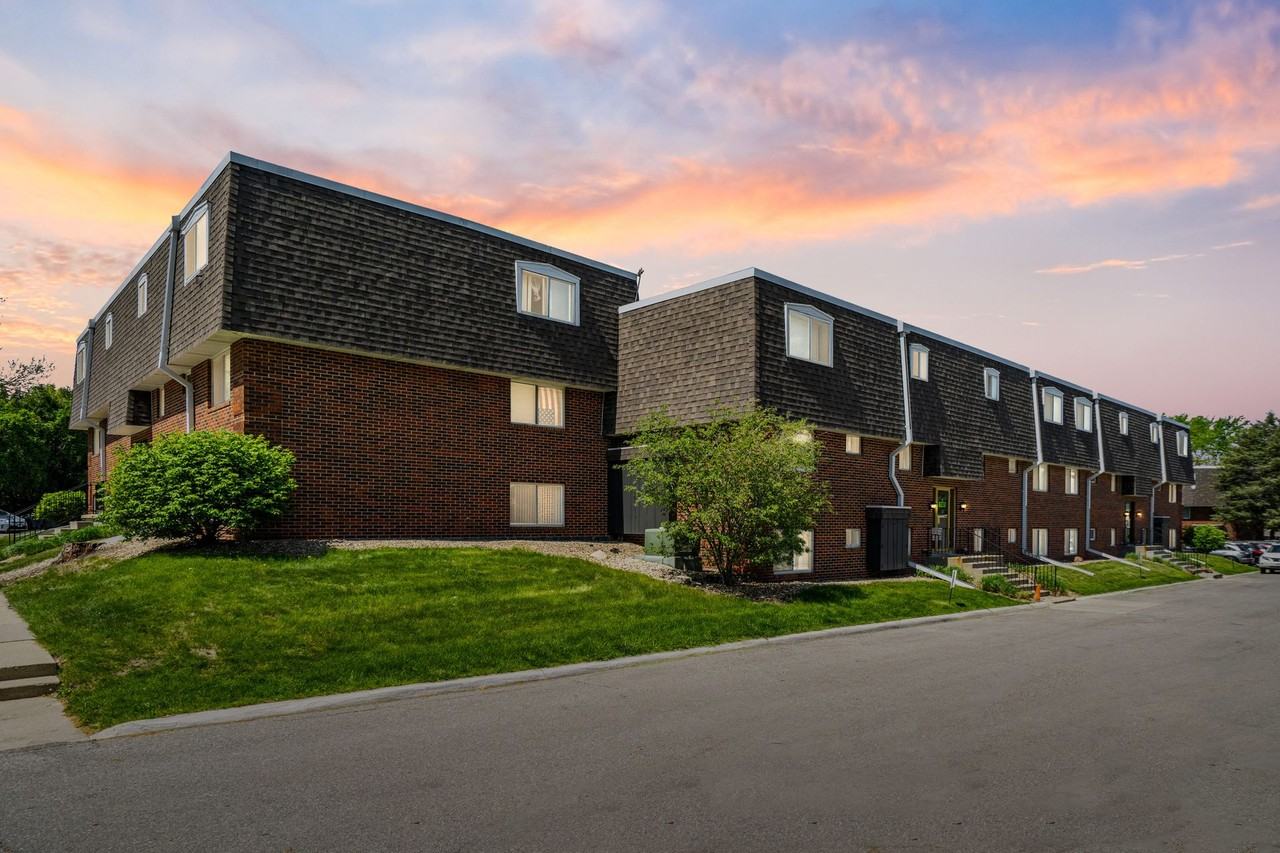 Lantern Square Apartments Spacious 1, 2 & 3 Bedrooms - Photo 2 of 50