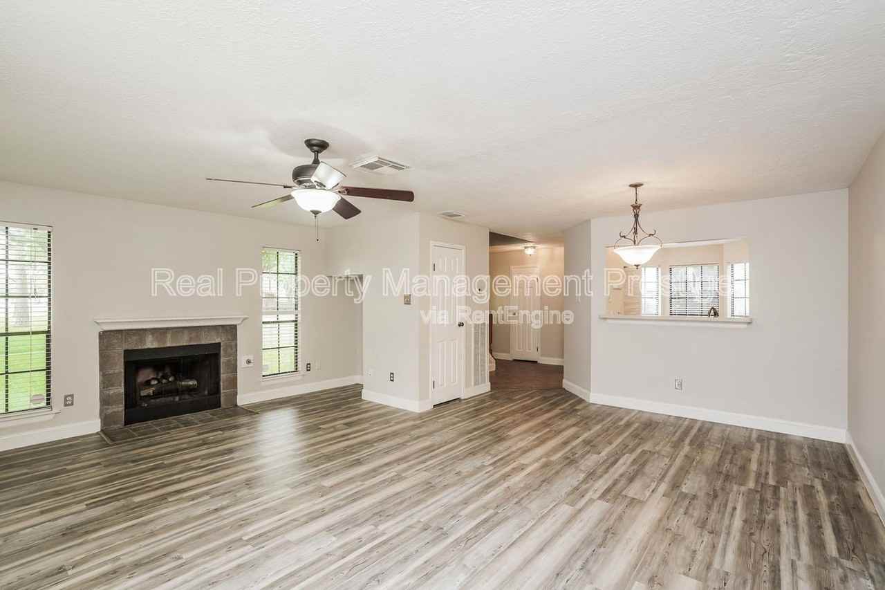 17263 Saturn Ln - Photo 3 of 15