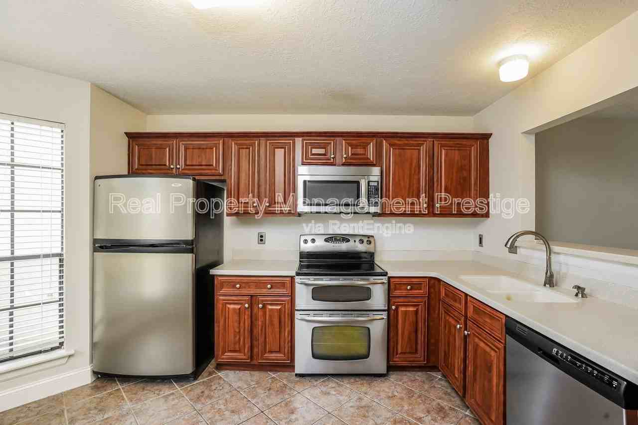 17263 Saturn Ln - Photo 6 of 15
