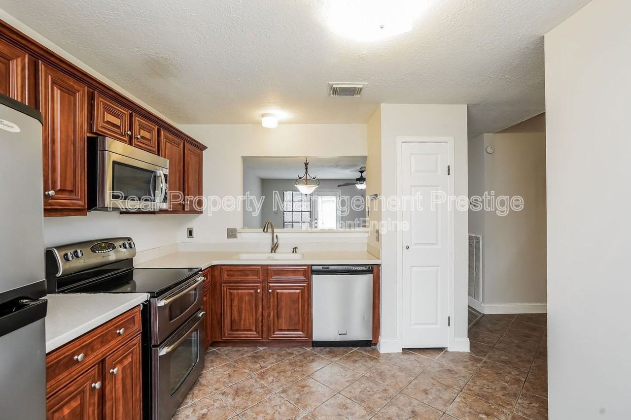 17263 Saturn Ln - Photo 7 of 15