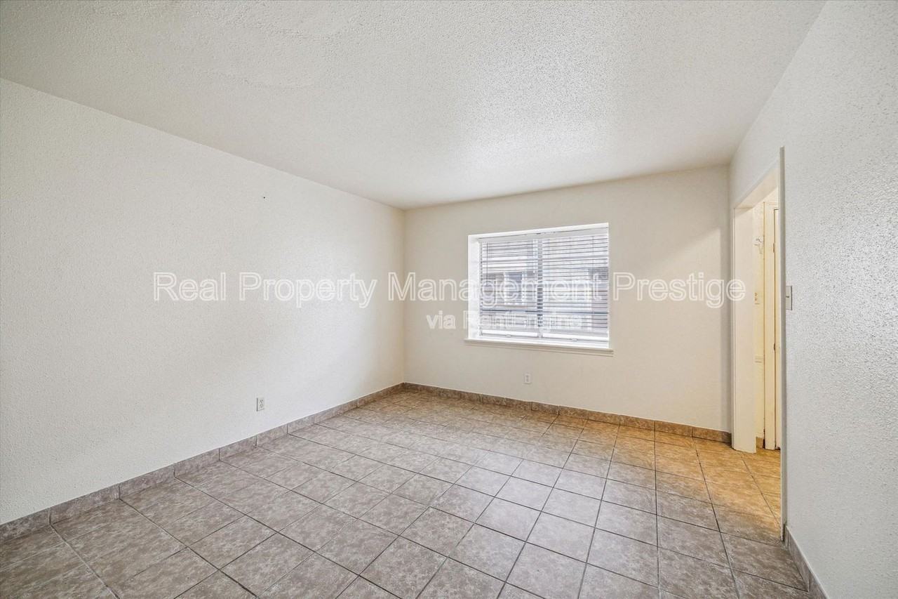 3003 Falk Ct - Photo 4 of 13