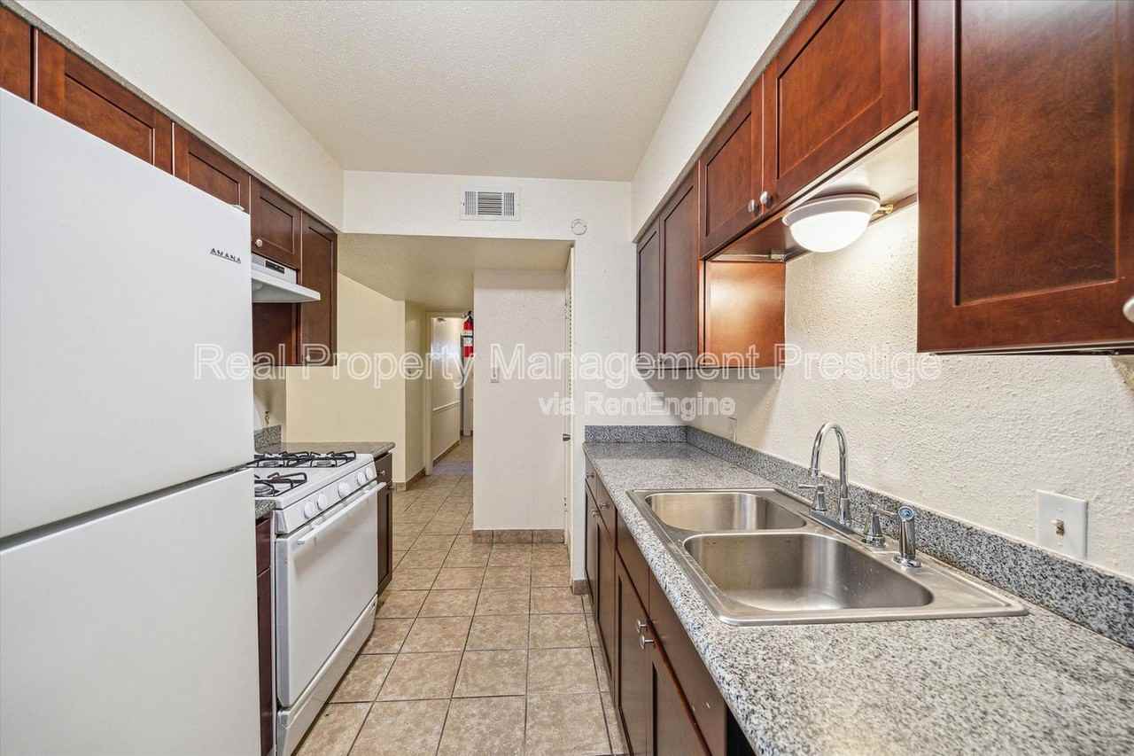 3003 Falk Ct - Photo 5 of 13